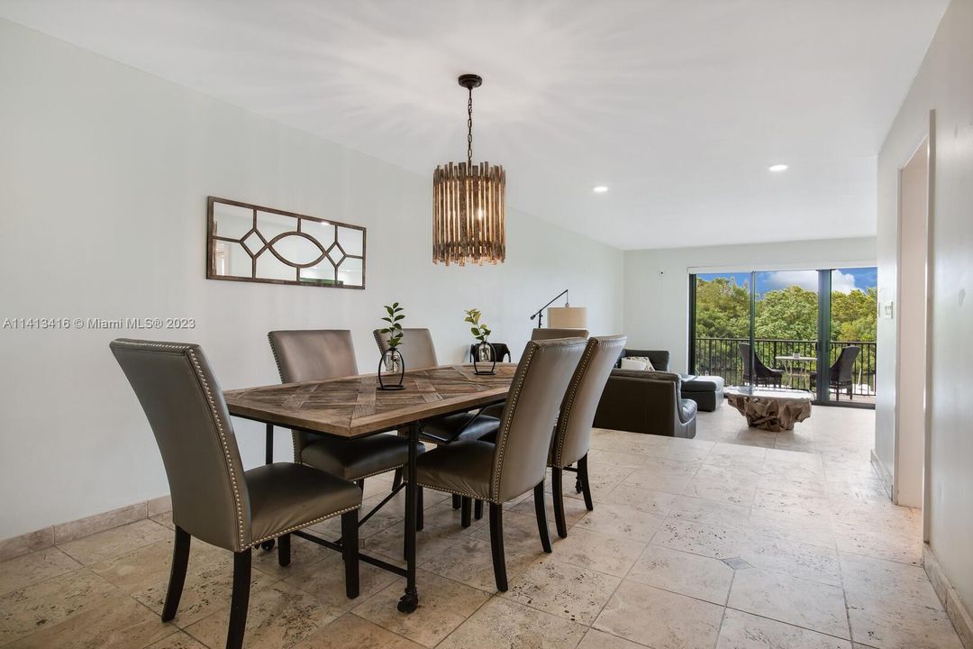 Recently Sold: $1,725,000 (5 beds, 3 baths, 3865 Square Feet)