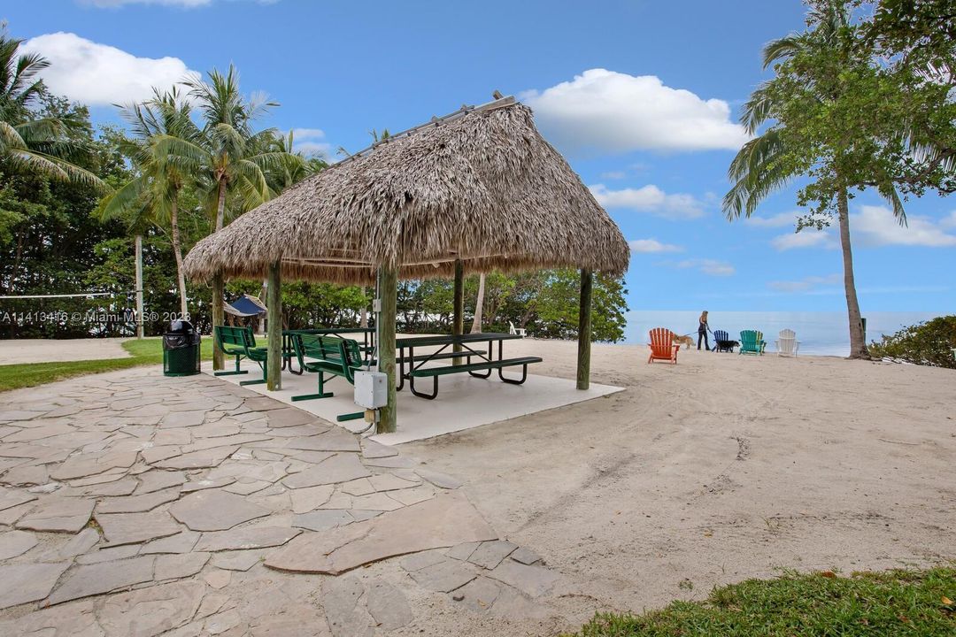 Recently Sold: $1,725,000 (5 beds, 3 baths, 3865 Square Feet)