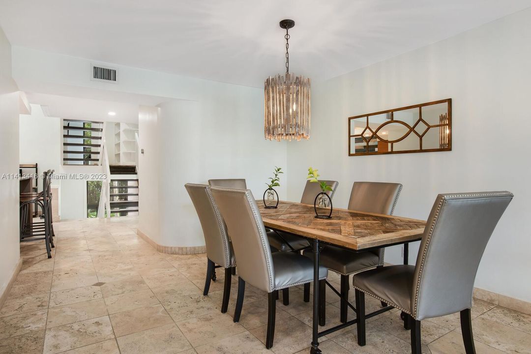 Recently Sold: $1,725,000 (5 beds, 3 baths, 3865 Square Feet)