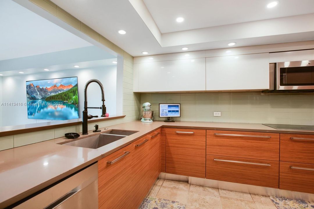 Recently Sold: $1,725,000 (5 beds, 3 baths, 3865 Square Feet)