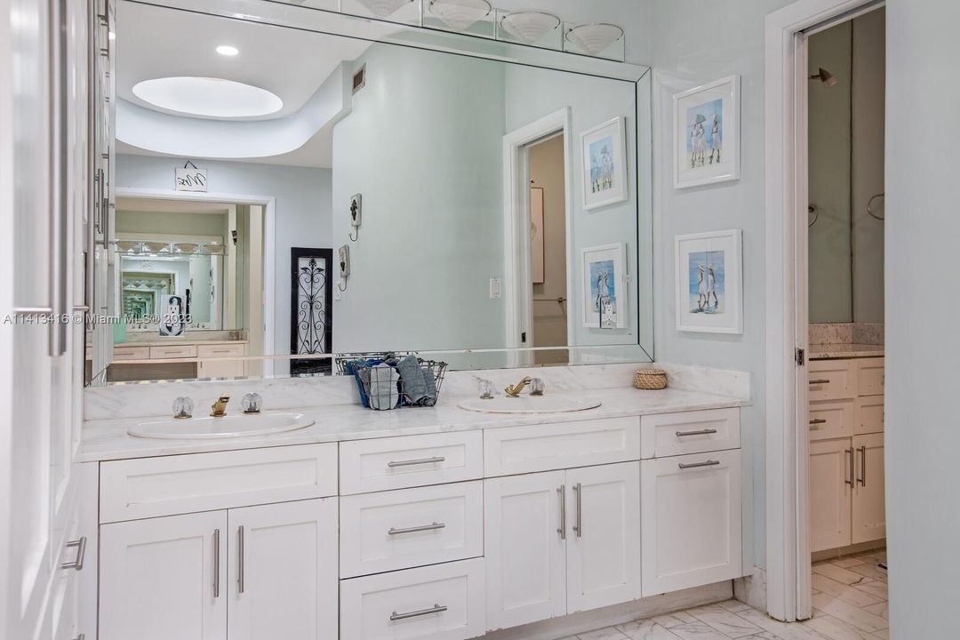 Recently Sold: $1,725,000 (5 beds, 3 baths, 3865 Square Feet)