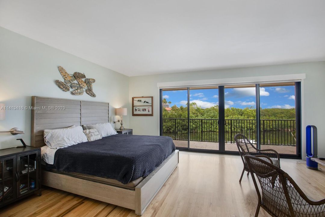 Recently Sold: $1,725,000 (5 beds, 3 baths, 3865 Square Feet)