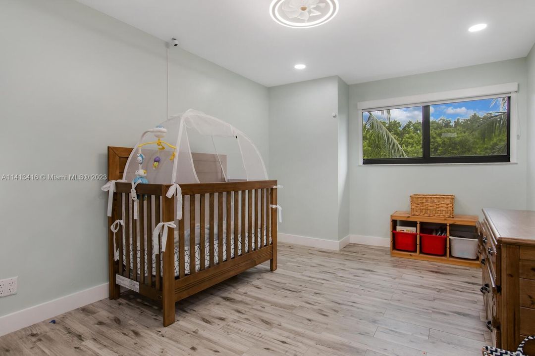 Recently Sold: $1,725,000 (5 beds, 3 baths, 3865 Square Feet)