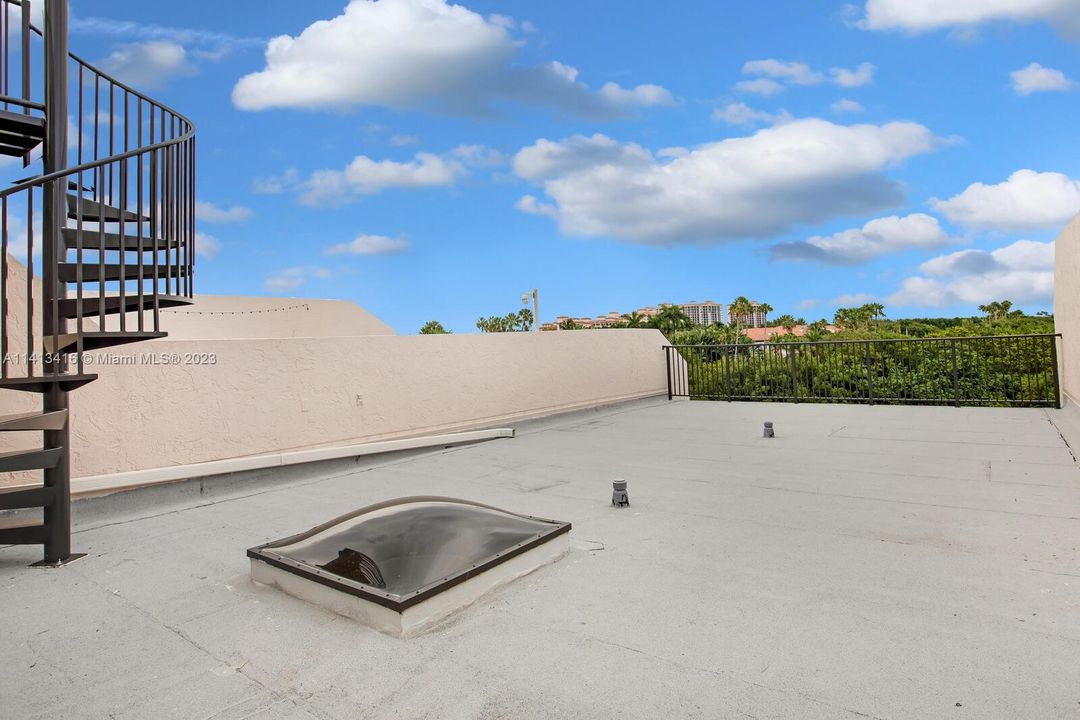 Recently Sold: $1,725,000 (5 beds, 3 baths, 3865 Square Feet)