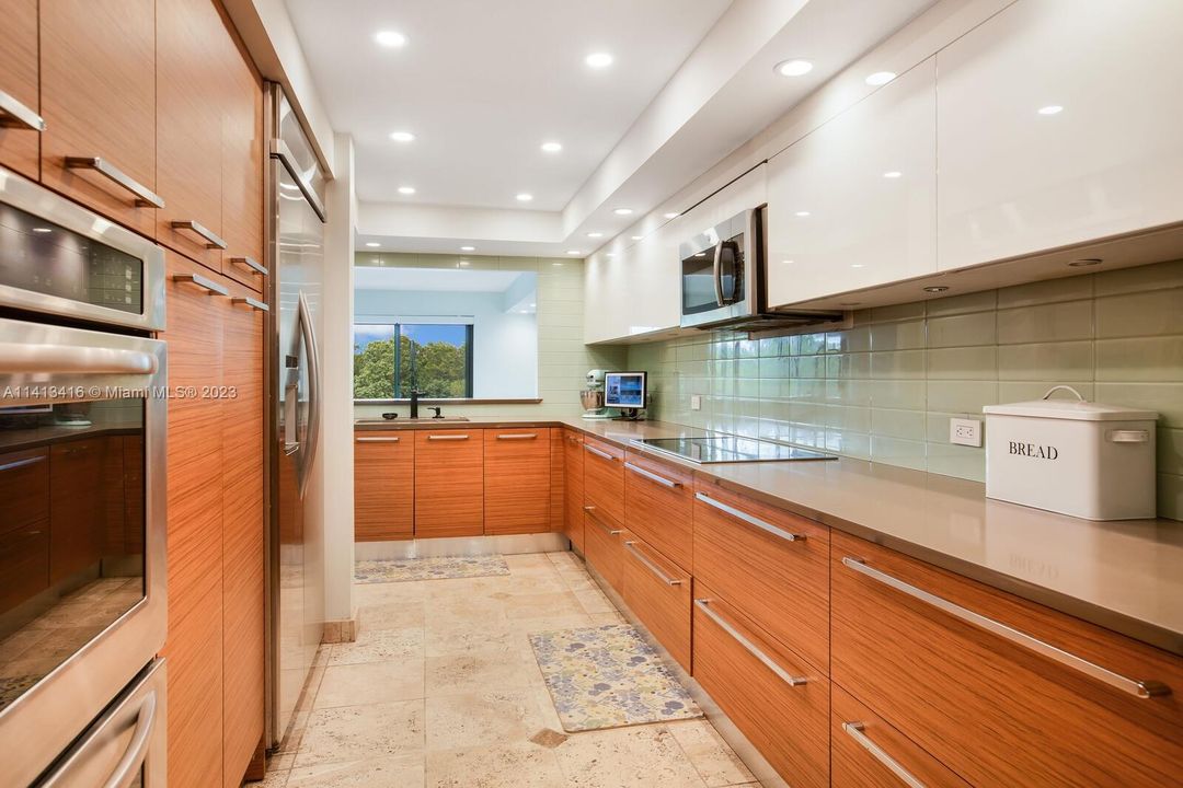 Recently Sold: $1,725,000 (5 beds, 3 baths, 3865 Square Feet)