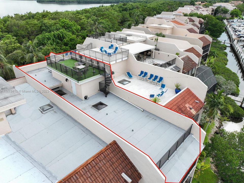 Recently Sold: $1,725,000 (5 beds, 3 baths, 3865 Square Feet)