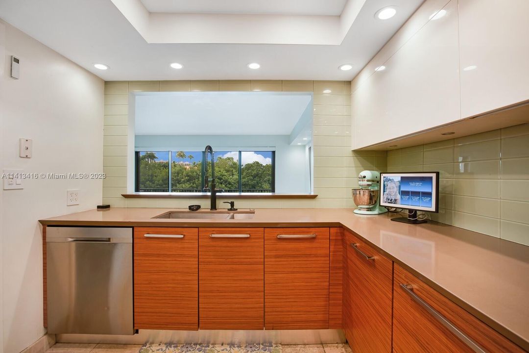 Recently Sold: $1,725,000 (5 beds, 3 baths, 3865 Square Feet)