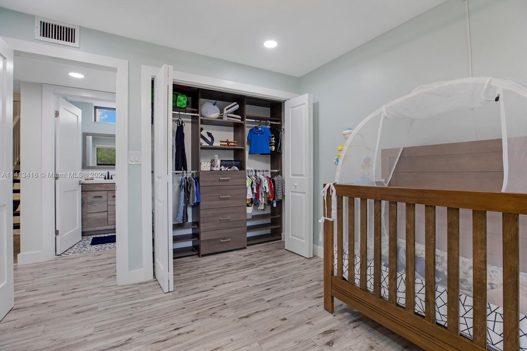 Recently Sold: $1,725,000 (5 beds, 3 baths, 3865 Square Feet)