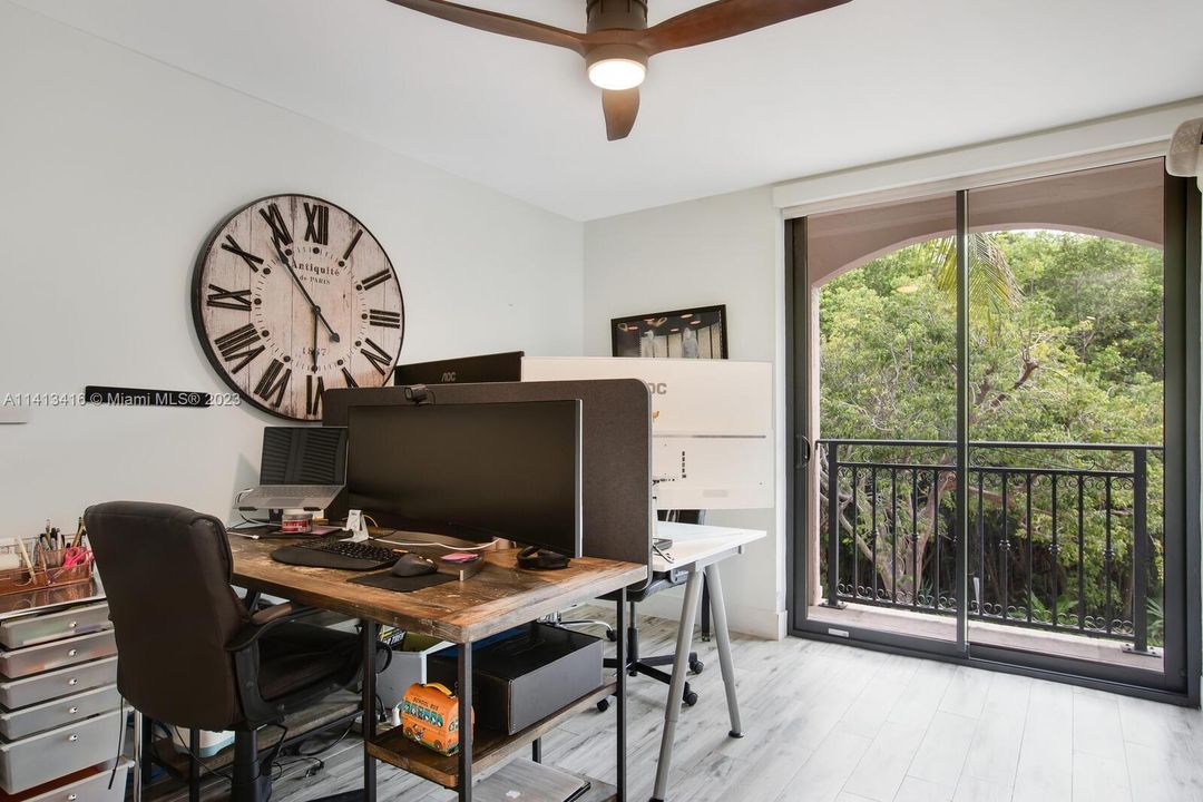 Recently Sold: $1,725,000 (5 beds, 3 baths, 3865 Square Feet)