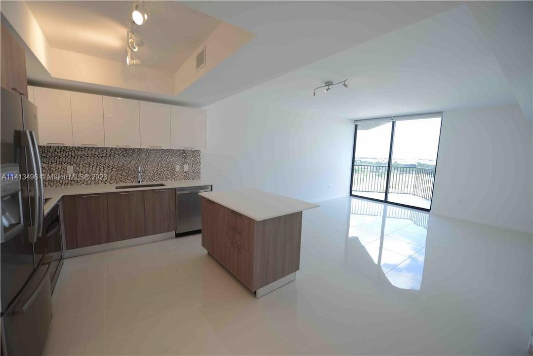 最近租的: $2,600 (1 贝兹, 1 浴室, 688 平方英尺)