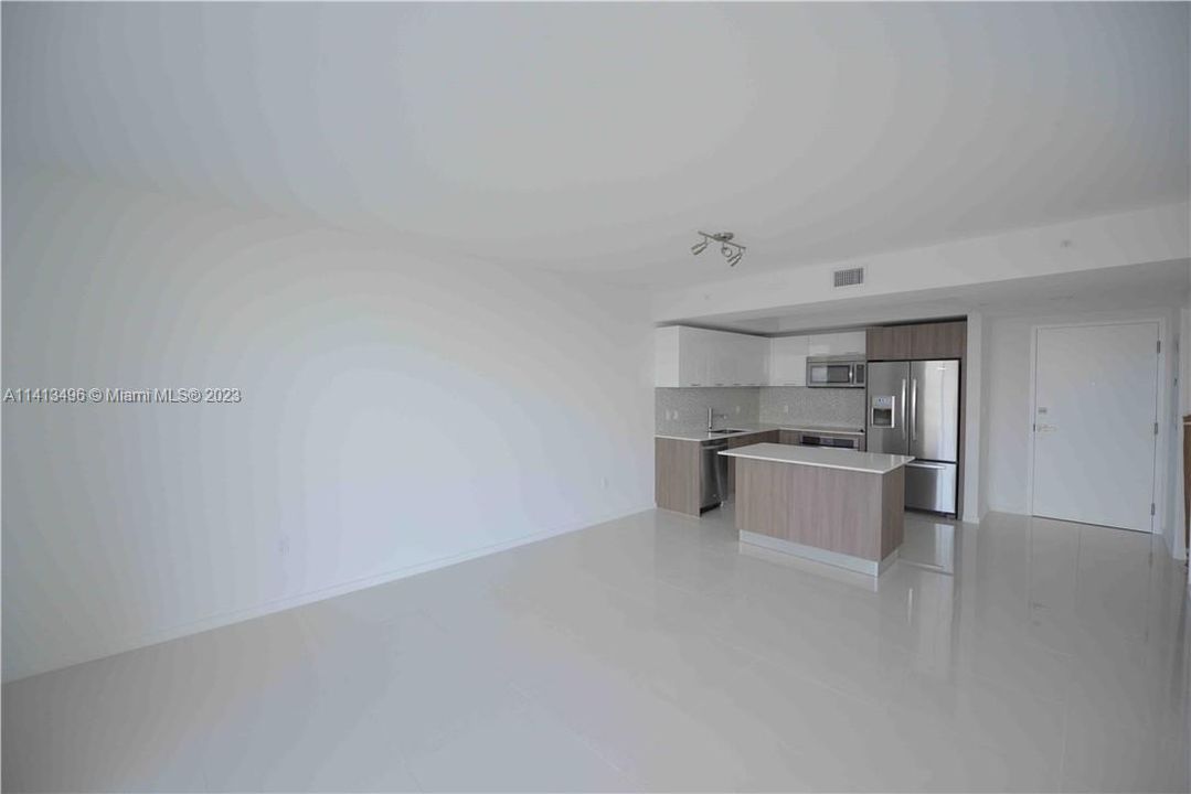 最近租的: $2,600 (1 贝兹, 1 浴室, 688 平方英尺)