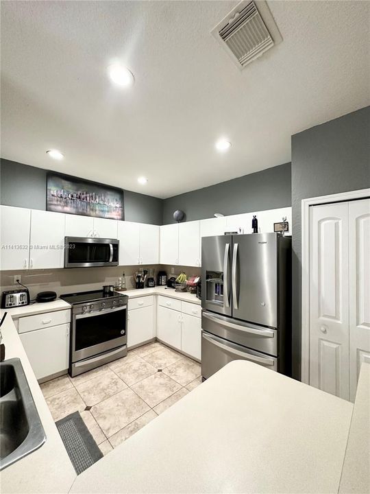 Recently Rented: $3,300 (3 beds, 2 baths, 1900 Square Feet)