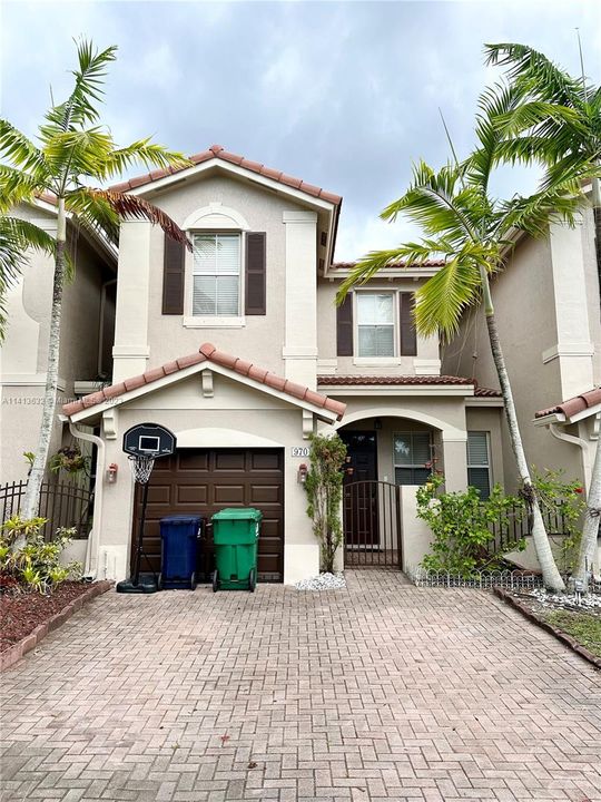 Recently Rented: $3,300 (3 beds, 2 baths, 1900 Square Feet)