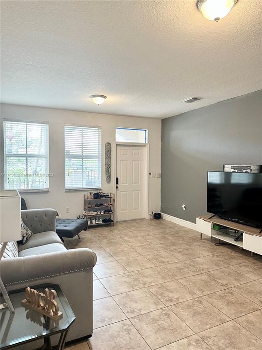 Recently Rented: $3,300 (3 beds, 2 baths, 1900 Square Feet)