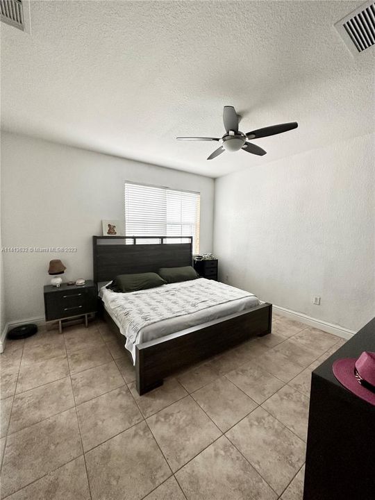 Recently Rented: $3,300 (3 beds, 2 baths, 1900 Square Feet)