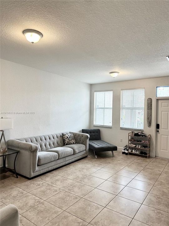 Recently Rented: $3,300 (3 beds, 2 baths, 1900 Square Feet)