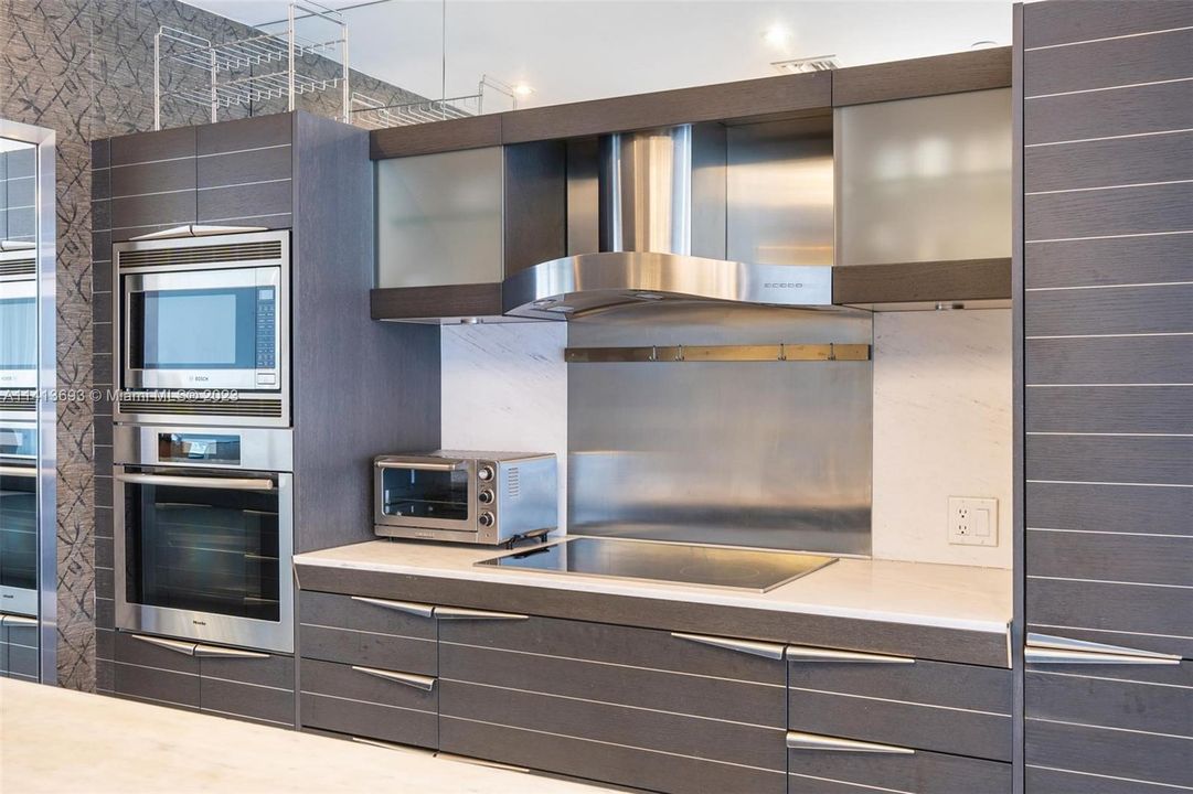 Recently Rented: $8,000 (2 beds, 2 baths, 1500 Square Feet)