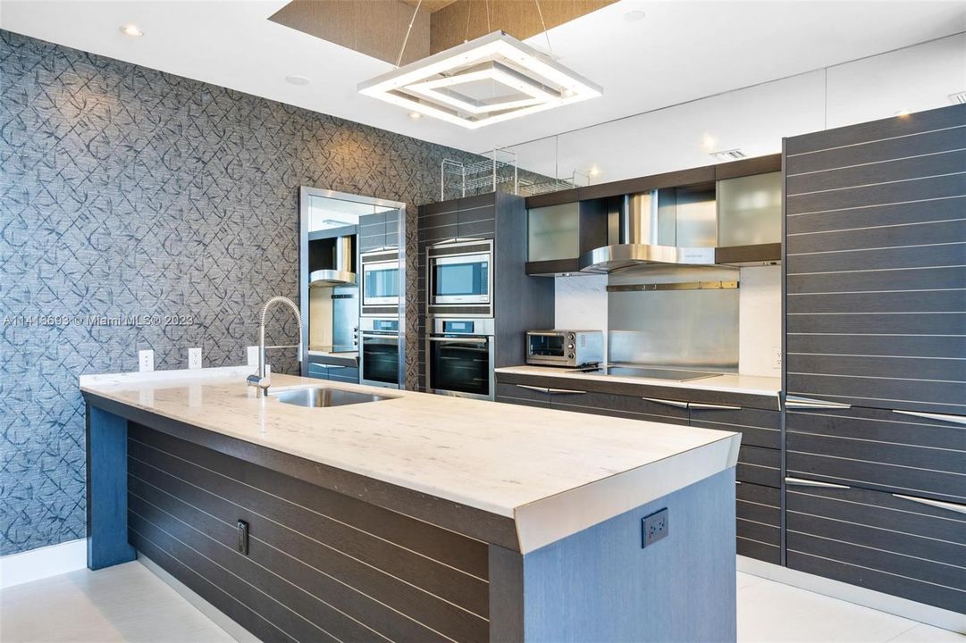 Recently Rented: $8,000 (2 beds, 2 baths, 1500 Square Feet)