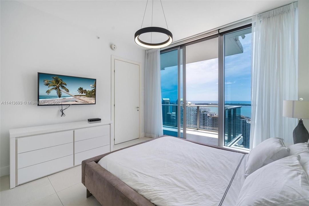 Recently Rented: $8,000 (2 beds, 2 baths, 1500 Square Feet)