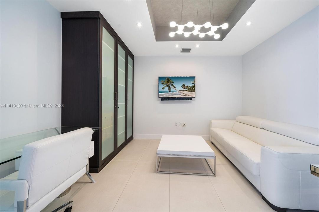 Recently Rented: $8,000 (2 beds, 2 baths, 1500 Square Feet)