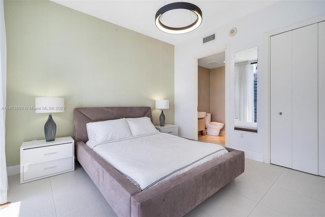 Recently Rented: $8,000 (2 beds, 2 baths, 1500 Square Feet)