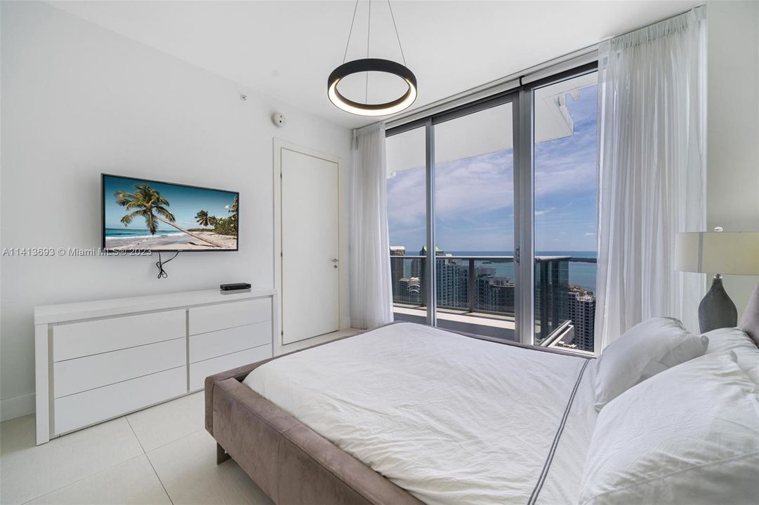 Recently Rented: $8,000 (2 beds, 2 baths, 1500 Square Feet)