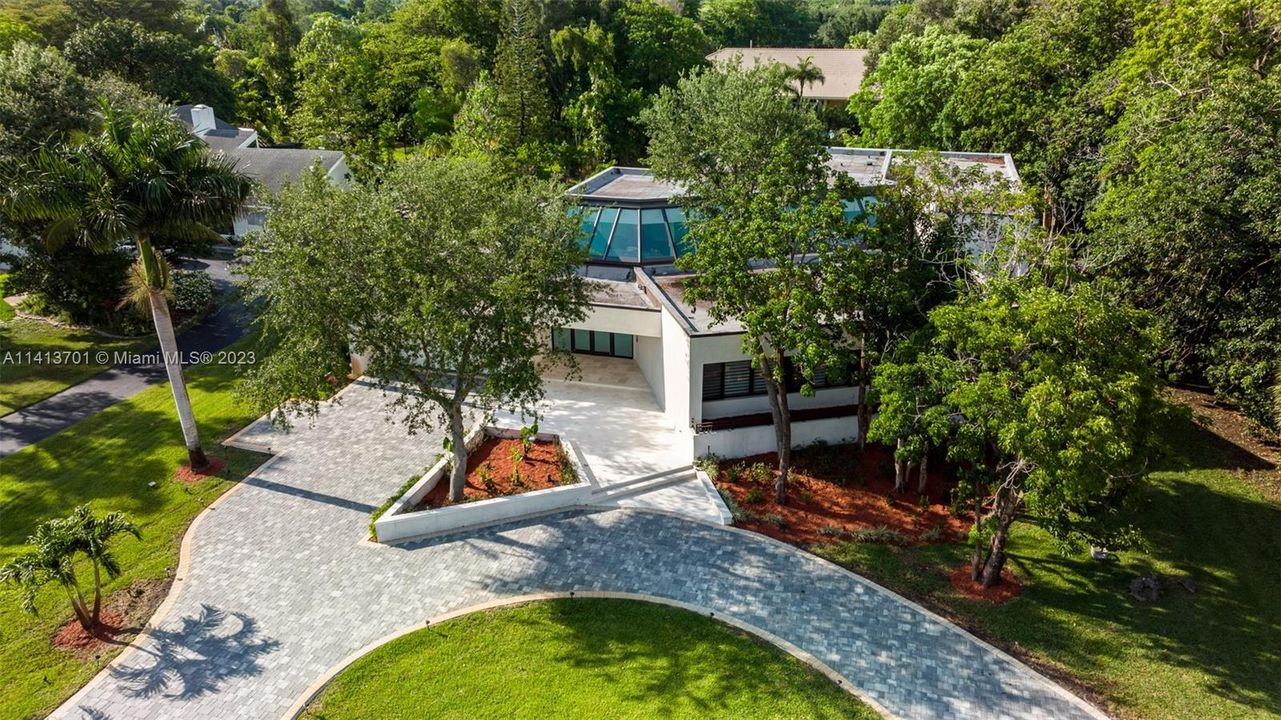 Recently Rented: $28,000 (9 beds, 6 baths, 8582 Square Feet)