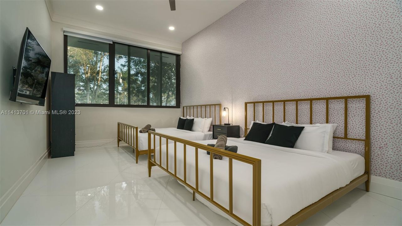 Recently Rented: $28,000 (9 beds, 6 baths, 8582 Square Feet)