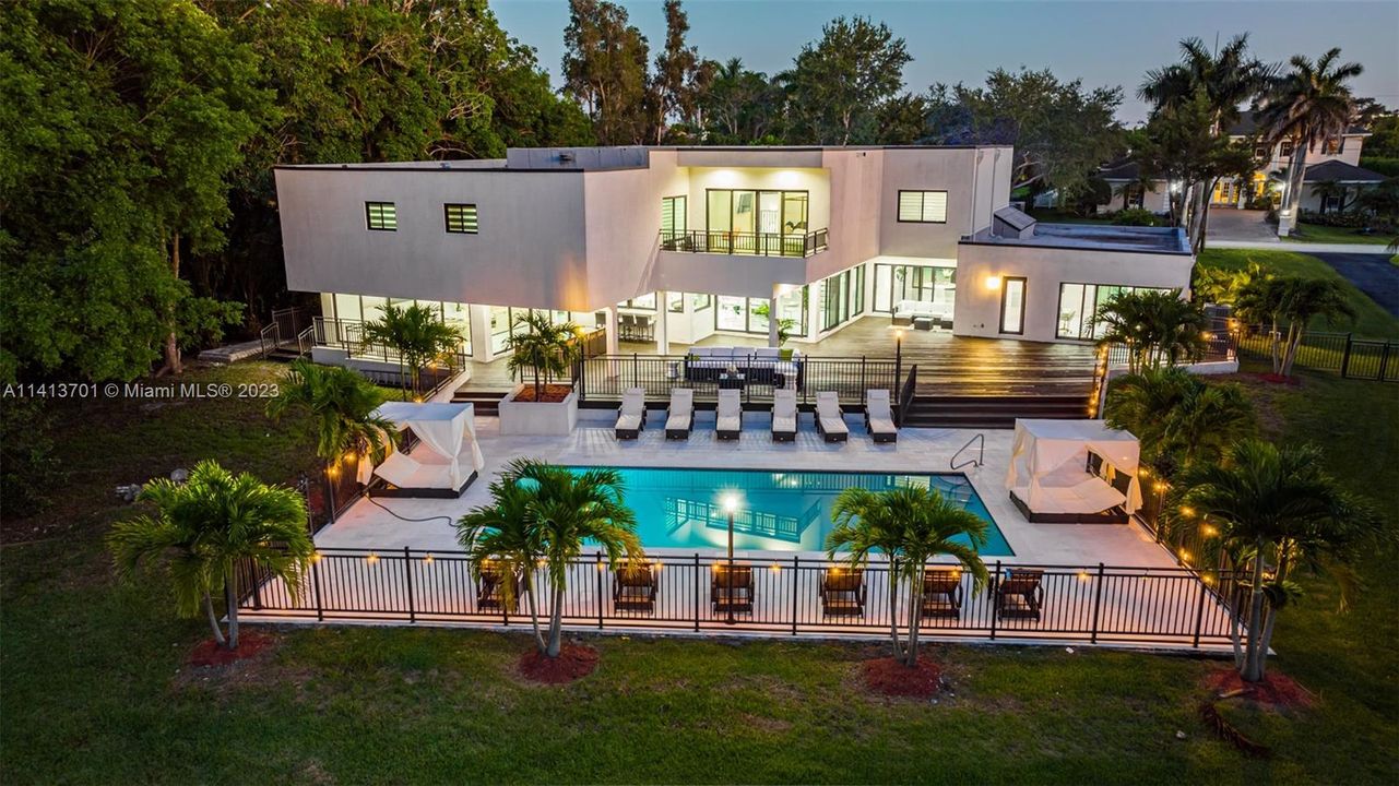 Recently Rented: $28,000 (9 beds, 6 baths, 8582 Square Feet)