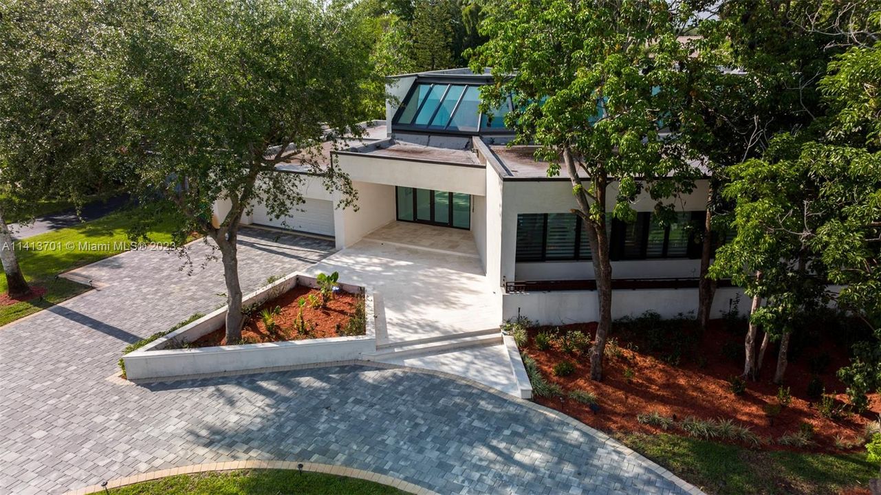 Recently Rented: $28,000 (9 beds, 6 baths, 8582 Square Feet)