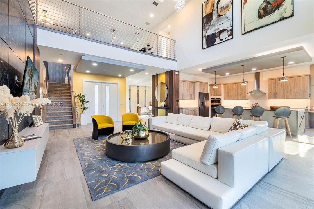 最近售出: $2,199,000 (6 贝兹, 5 浴室, 4194 平方英尺)