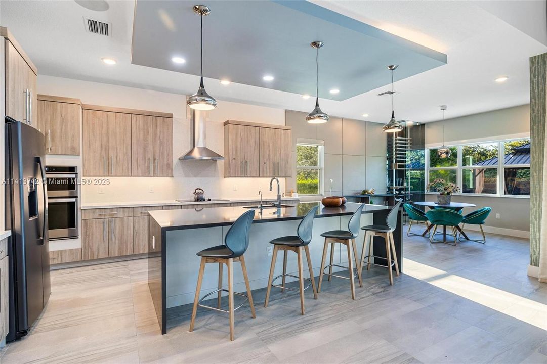 最近售出: $2,199,000 (6 贝兹, 5 浴室, 4194 平方英尺)