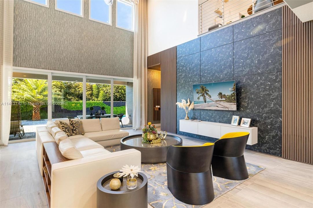 最近售出: $2,199,000 (6 贝兹, 5 浴室, 4194 平方英尺)