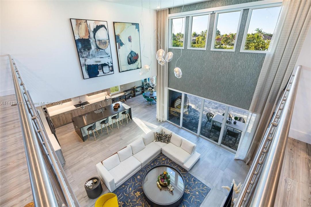 最近售出: $2,199,000 (6 贝兹, 5 浴室, 4194 平方英尺)