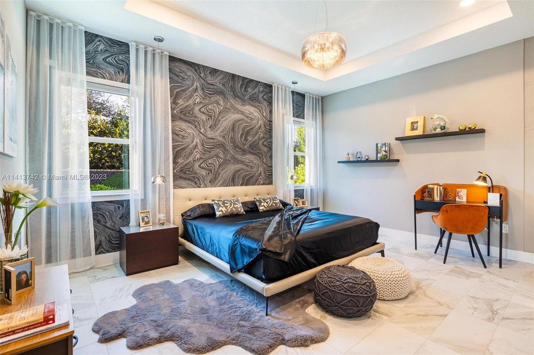 最近售出: $2,199,000 (6 贝兹, 5 浴室, 4194 平方英尺)