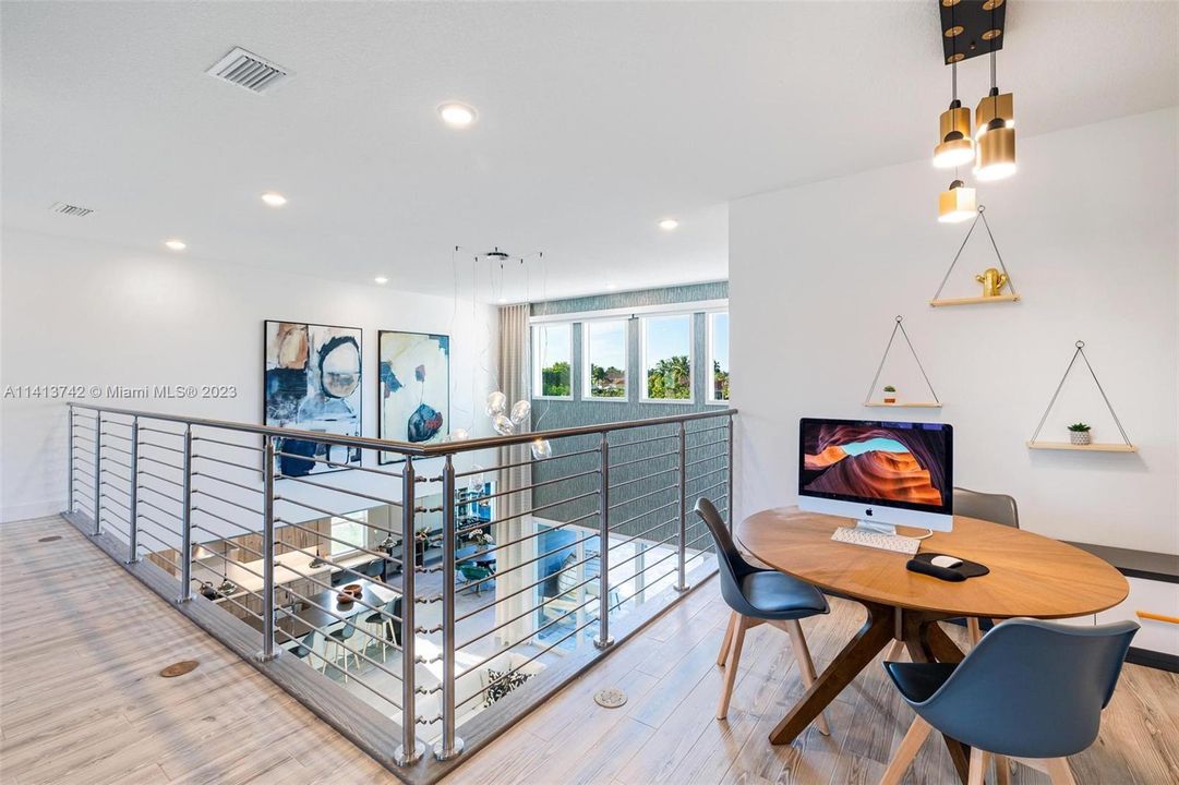 最近售出: $2,199,000 (6 贝兹, 5 浴室, 4194 平方英尺)