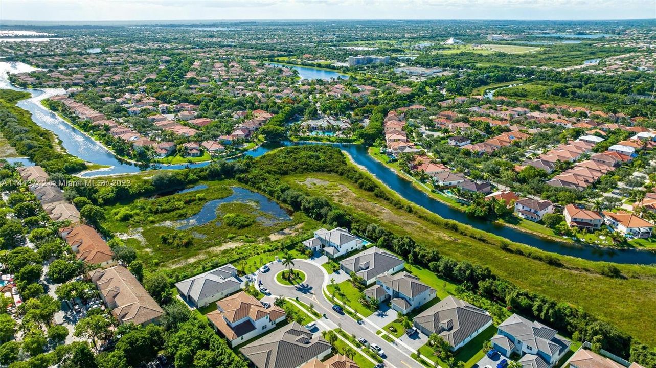 最近售出: $2,199,000 (6 贝兹, 5 浴室, 4194 平方英尺)