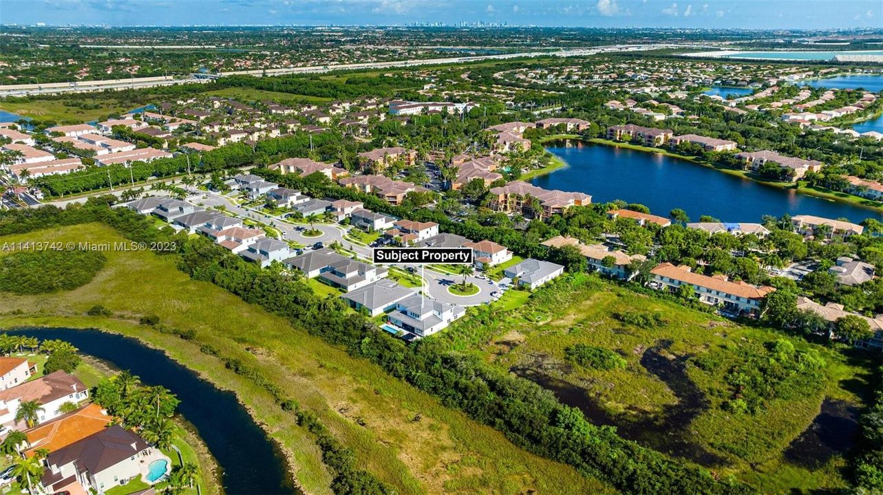 最近售出: $2,199,000 (6 贝兹, 5 浴室, 4194 平方英尺)