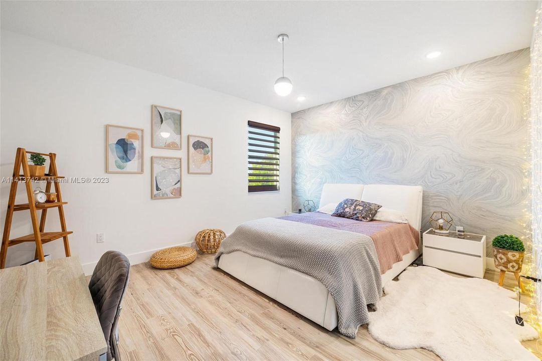 最近售出: $2,199,000 (6 贝兹, 5 浴室, 4194 平方英尺)