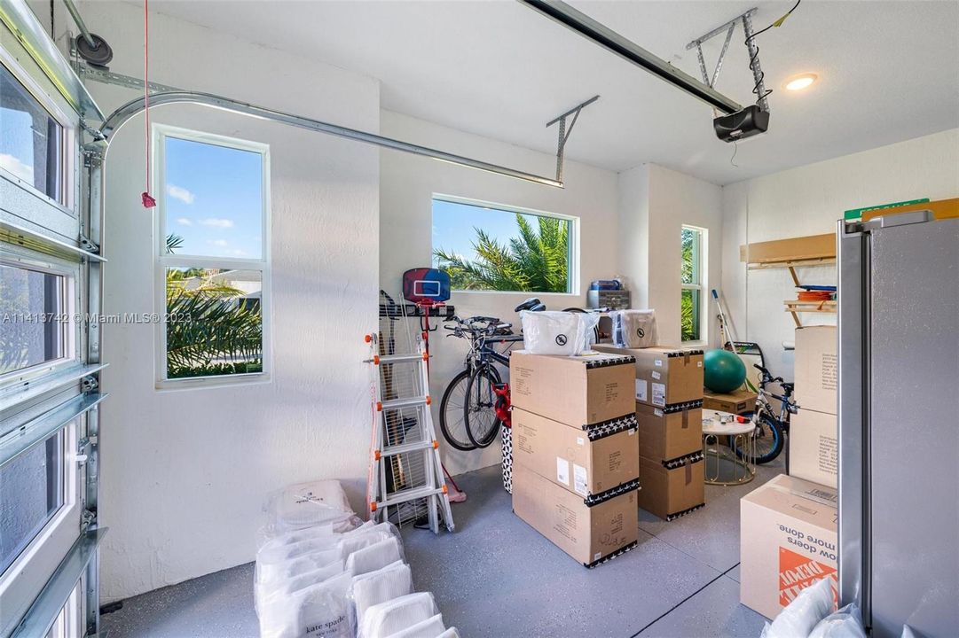 最近售出: $2,199,000 (6 贝兹, 5 浴室, 4194 平方英尺)