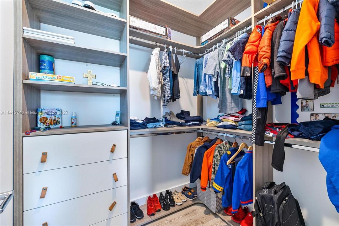 最近售出: $2,199,000 (6 贝兹, 5 浴室, 4194 平方英尺)