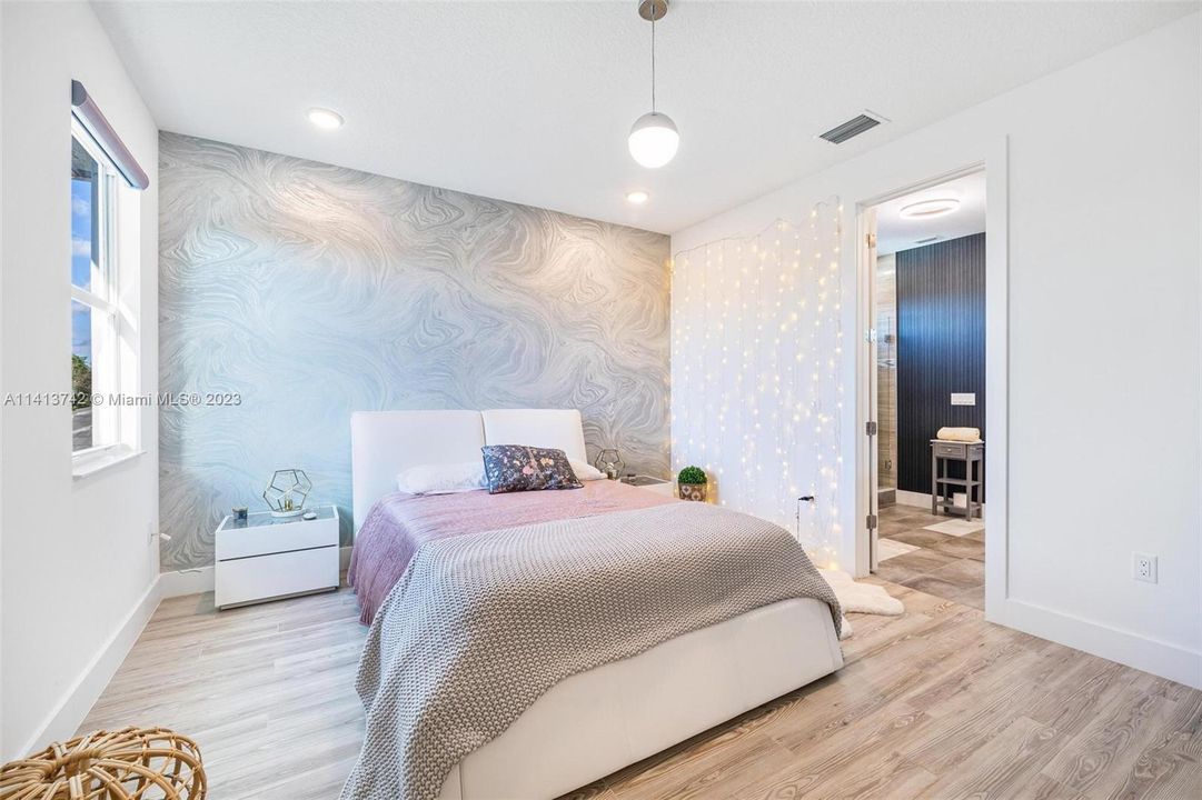 最近售出: $2,199,000 (6 贝兹, 5 浴室, 4194 平方英尺)