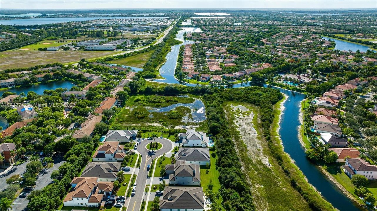 最近售出: $2,199,000 (6 贝兹, 5 浴室, 4194 平方英尺)