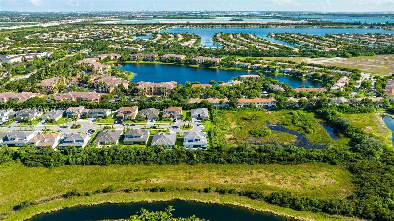 最近售出: $2,199,000 (6 贝兹, 5 浴室, 4194 平方英尺)