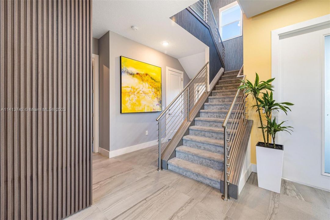 最近售出: $2,199,000 (6 贝兹, 5 浴室, 4194 平方英尺)