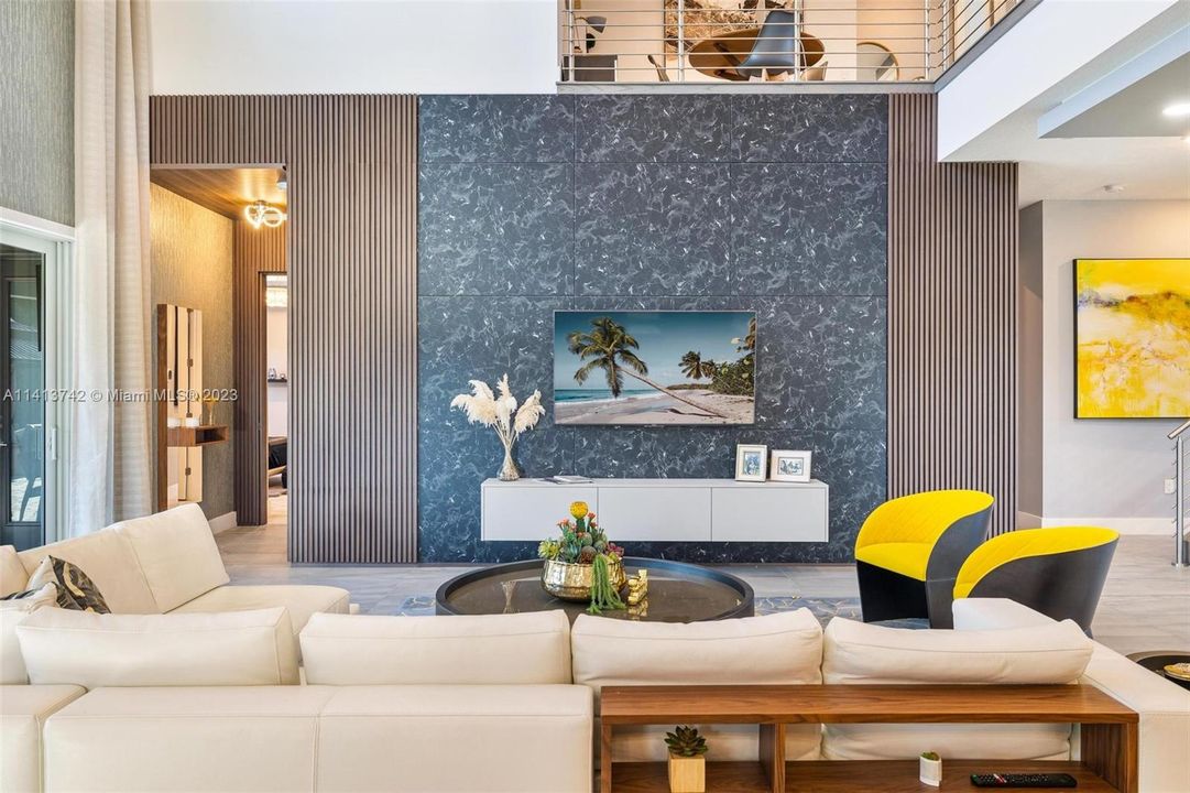 最近售出: $2,199,000 (6 贝兹, 5 浴室, 4194 平方英尺)