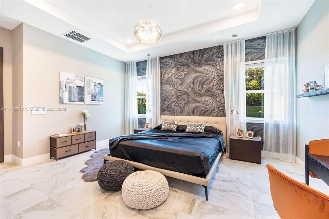 最近售出: $2,199,000 (6 贝兹, 5 浴室, 4194 平方英尺)