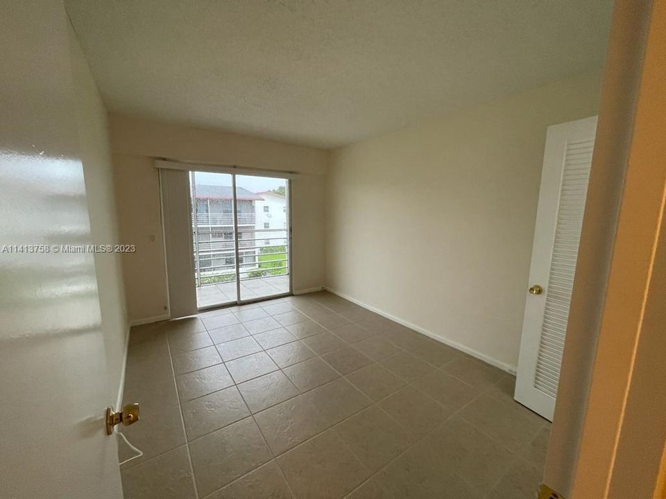 Active With Contract: $178,600 (2 beds, 1 baths, 835 Square Feet)