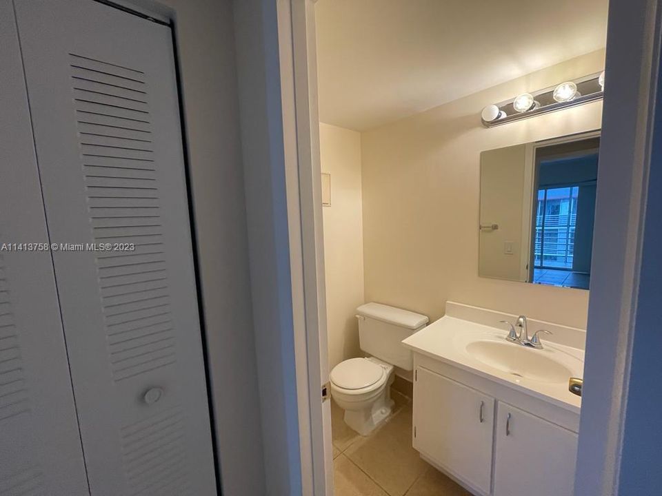 Active With Contract: $178,600 (2 beds, 1 baths, 835 Square Feet)