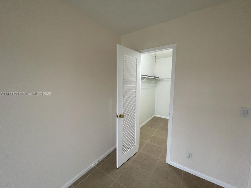 Active With Contract: $178,600 (2 beds, 1 baths, 835 Square Feet)